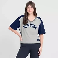 MLB Fanatics New York Yankees Oversized Race To Win V-Neck T-Shirt