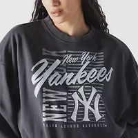 MLB New York Yankees Boxy Mineral Wash Dolmen Sleeve Cropped Sweatshirt