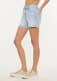 LYNNE ESSENTIALS MID RISE SHORTS - LIGHT WASH STRETCH FIT