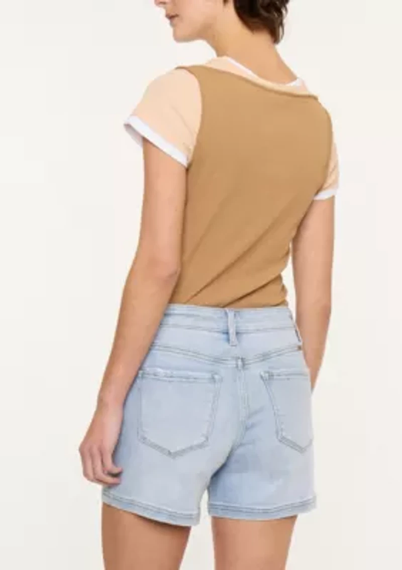 LYNNE ESSENTIALS MID RISE SHORTS - LIGHT WASH STRETCH FIT