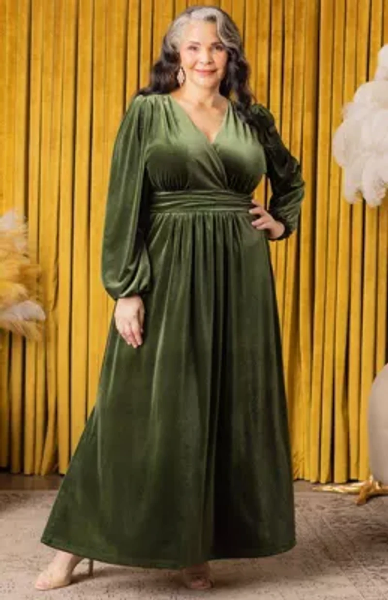 Women's Plus Vivienne Velvet Evening Gown with Pockets