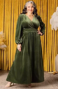 Women's Plus Vivienne Velvet Evening Gown with Pockets