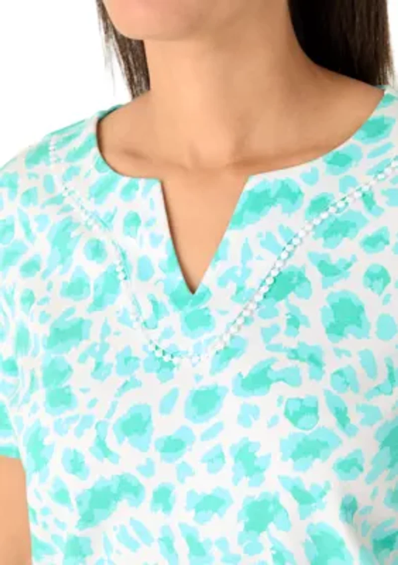 Women's Crochet Trim Split Neck Printed T-Shirt