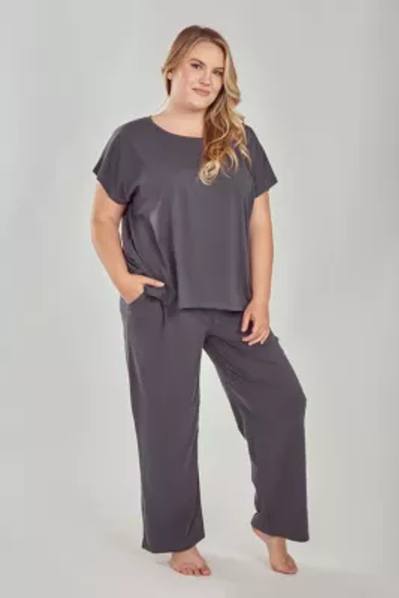 iCollection Womans Soft Knit Top and Crop Pant  Pajama Set with Side Pockets.