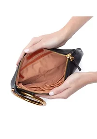Sheila Hard Ring Clutch