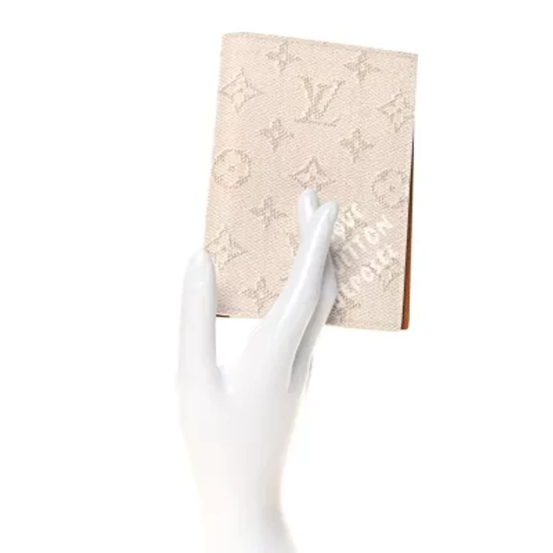 Louis Vuitton Monogram Heritage Passport Cover Off White -FINAL SALE NO RETURNS