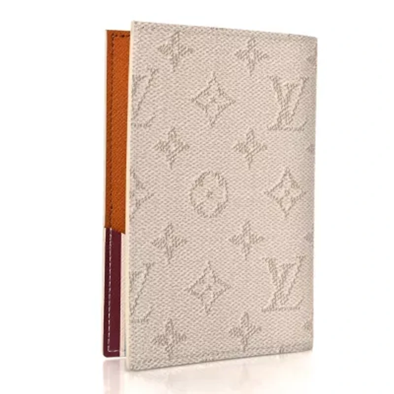 Louis Vuitton Monogram Heritage Passport Cover Off White -FINAL SALE NO RETURNS
