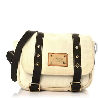 Louis Vuitton Besace PM -FINAL SALE NO RETURNS