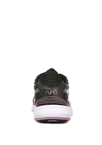 Devotion Plus 3 Walking Sneaker