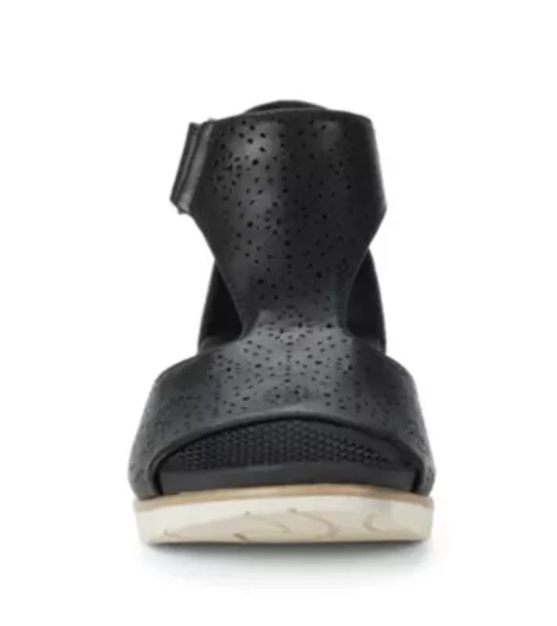 Samira Sandal