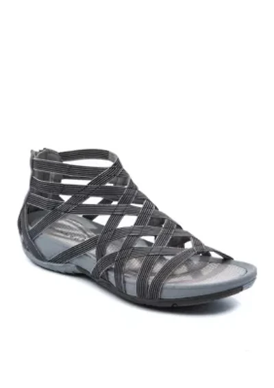 Samina Sandal