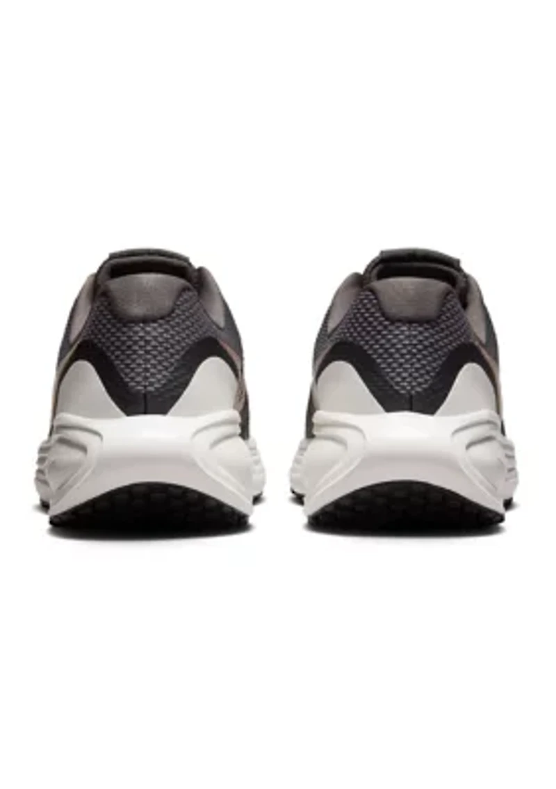 Women's Revolution 8 Sneakers