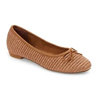 Vegan classic ballet flat.