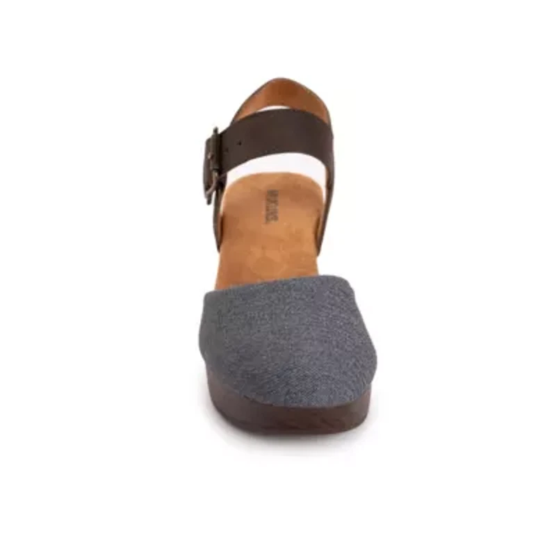 Women's Merritt Closed Toe Quarter Strap Shoe