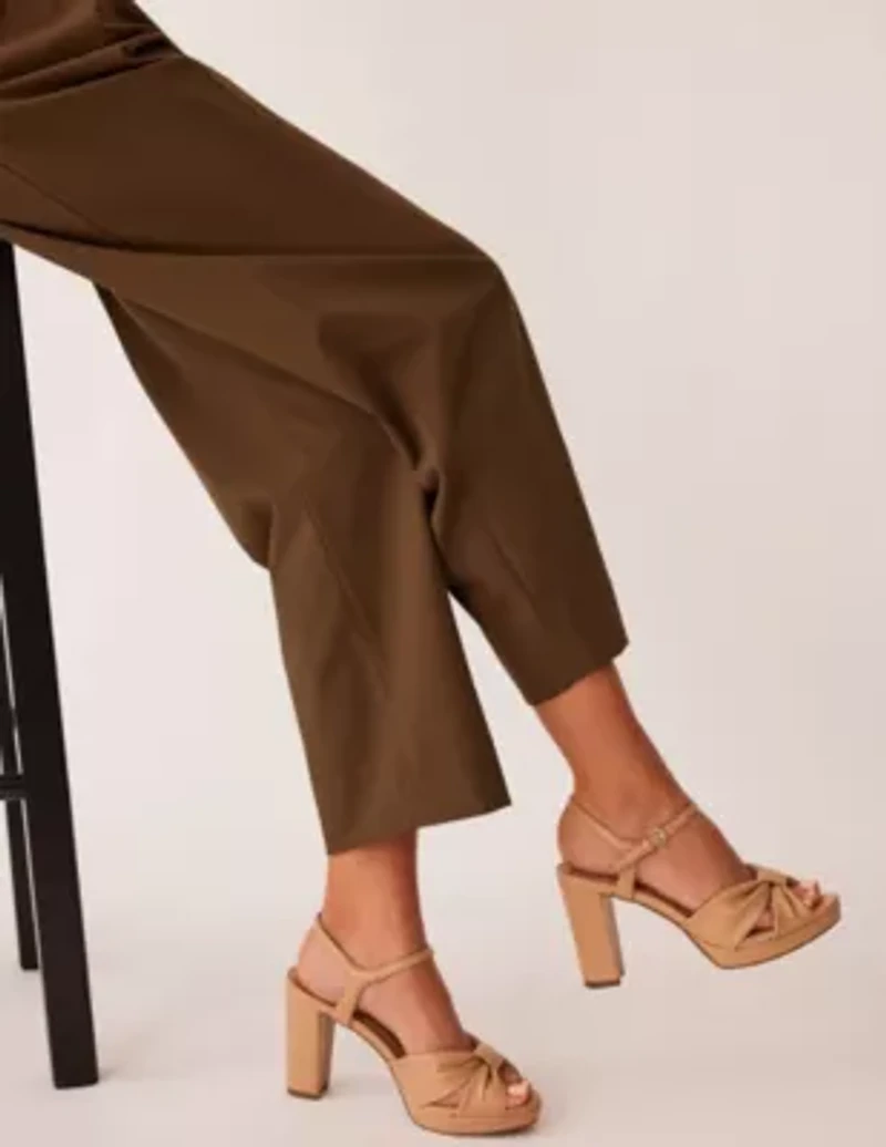 Velia Platform Sandal