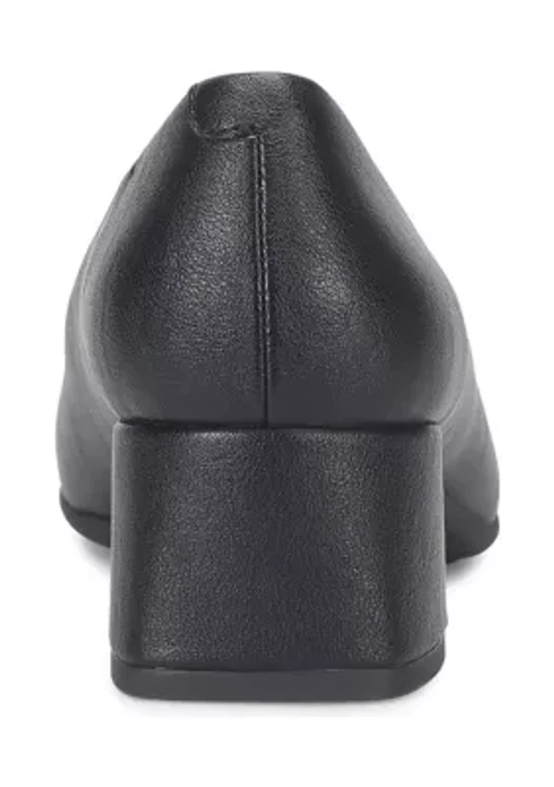 Payge Low Pumps