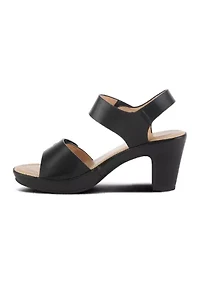 Della Sandals