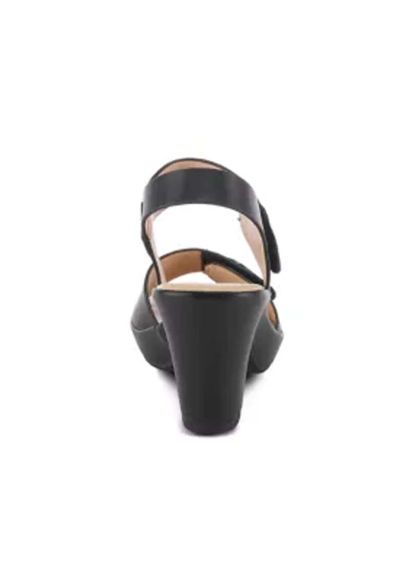 Della Sandals