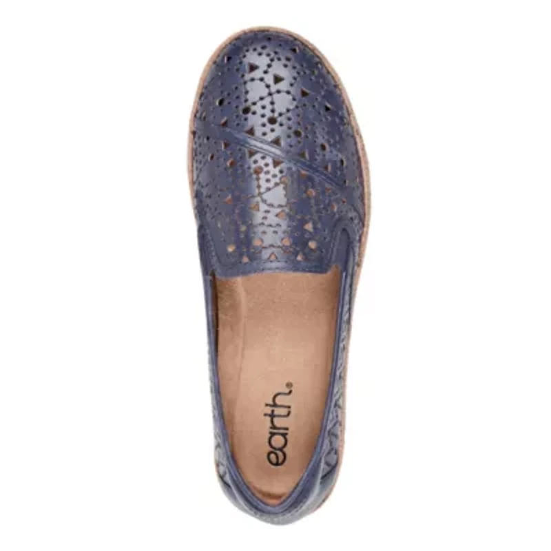 Tomlyn Round Toe Slip-on Casual Flats