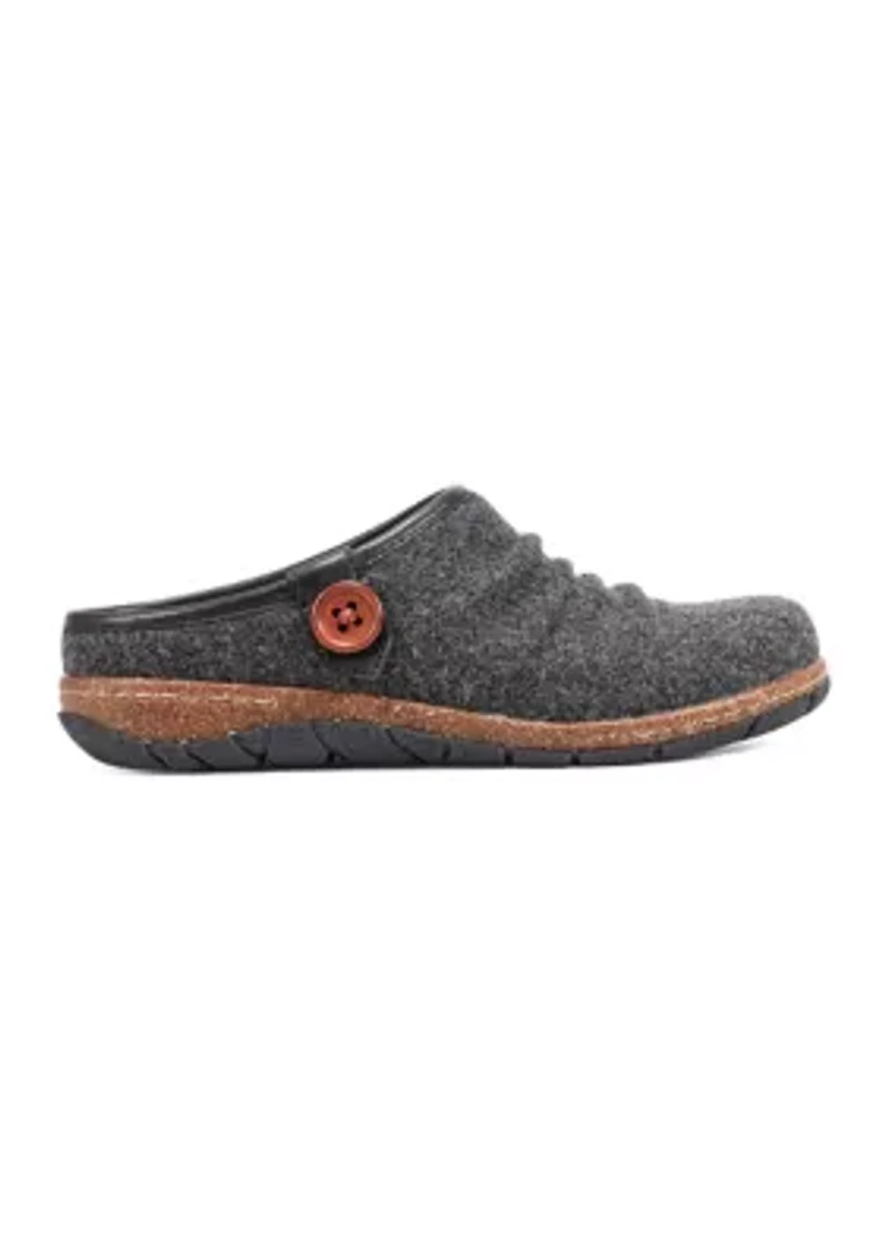 Enchant Round Toe Slip On Casual Clogs