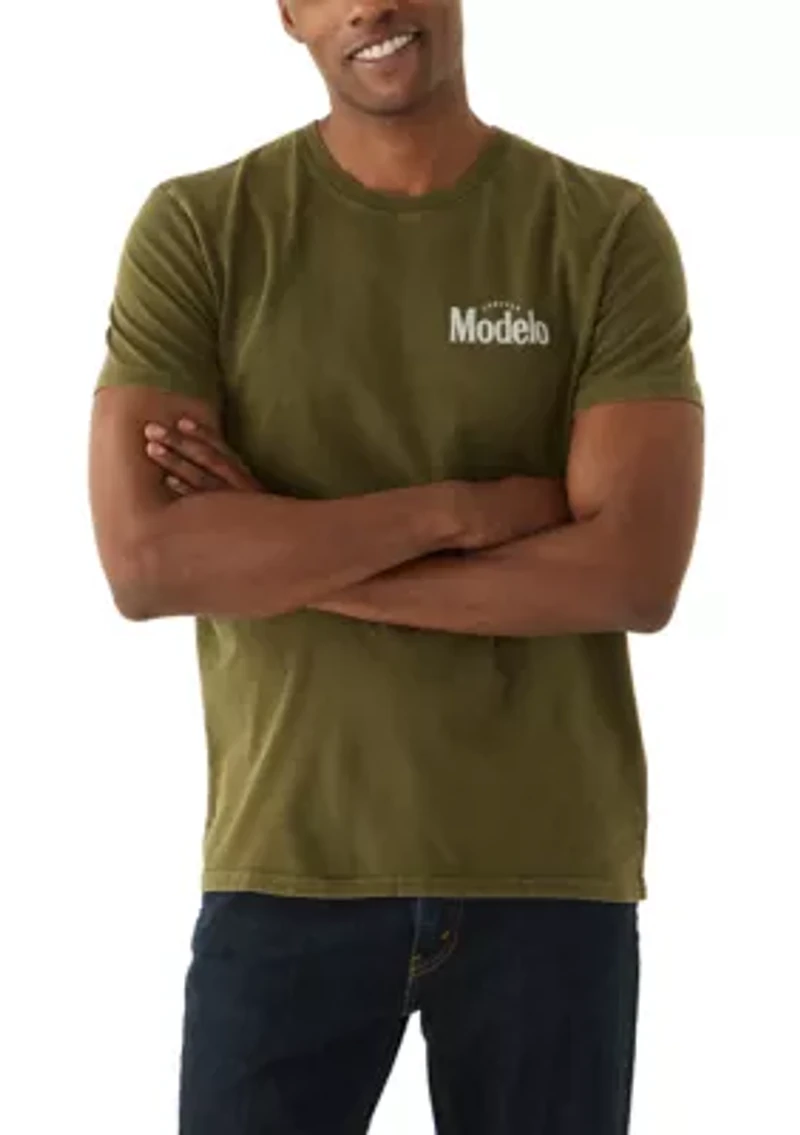 Modelo Bottle Graphic T-Shirt