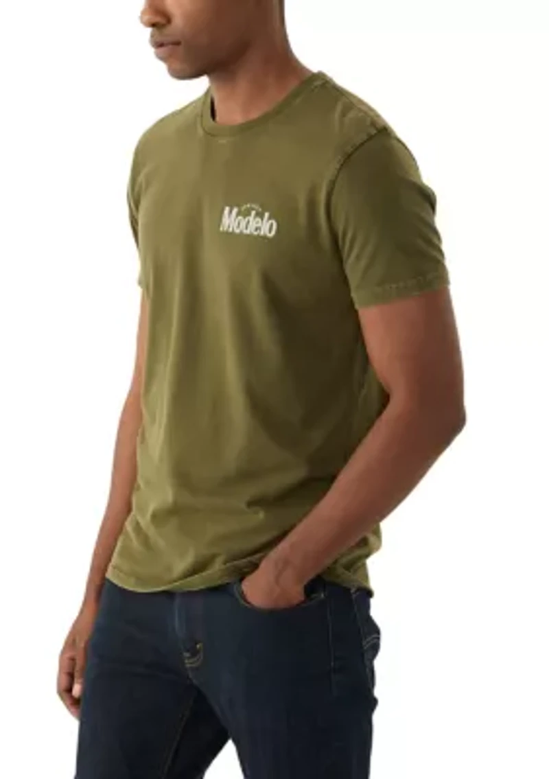 Modelo Bottle Graphic T-Shirt