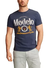 Modelo Logo Graphic T-Shirt