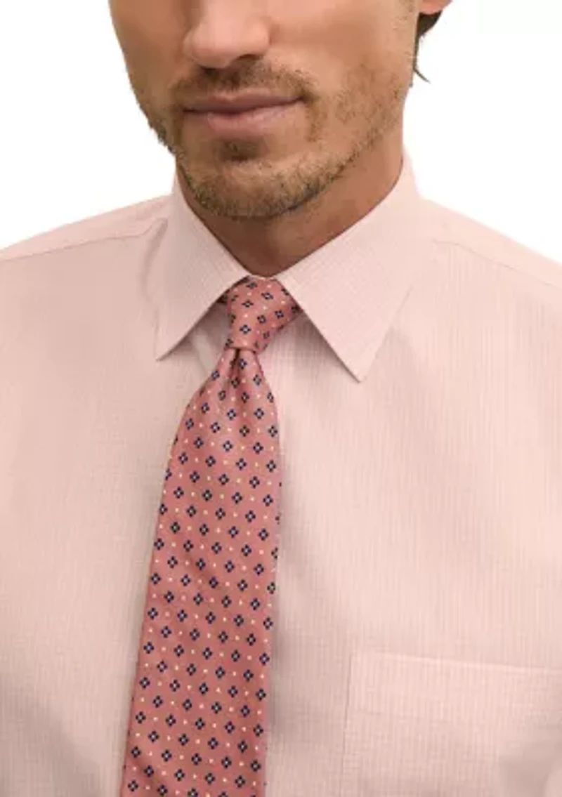 Men’s Regular Fit Non-Iron Spread Collar Check Broadcloth Dress Shirt