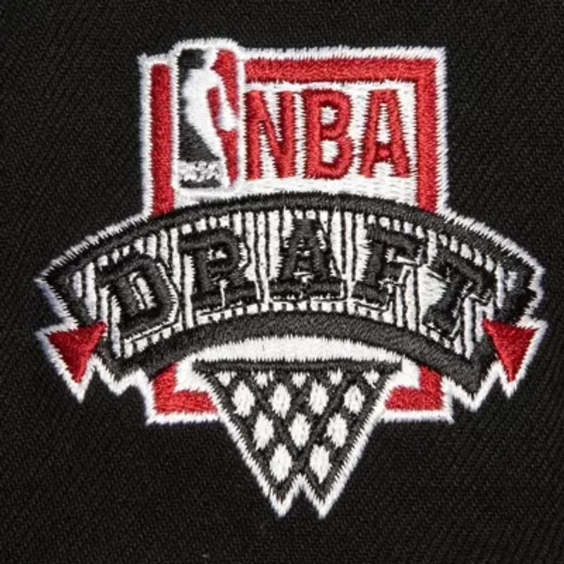 NBA White/Red Chicago Bulls Core Snapback Hat