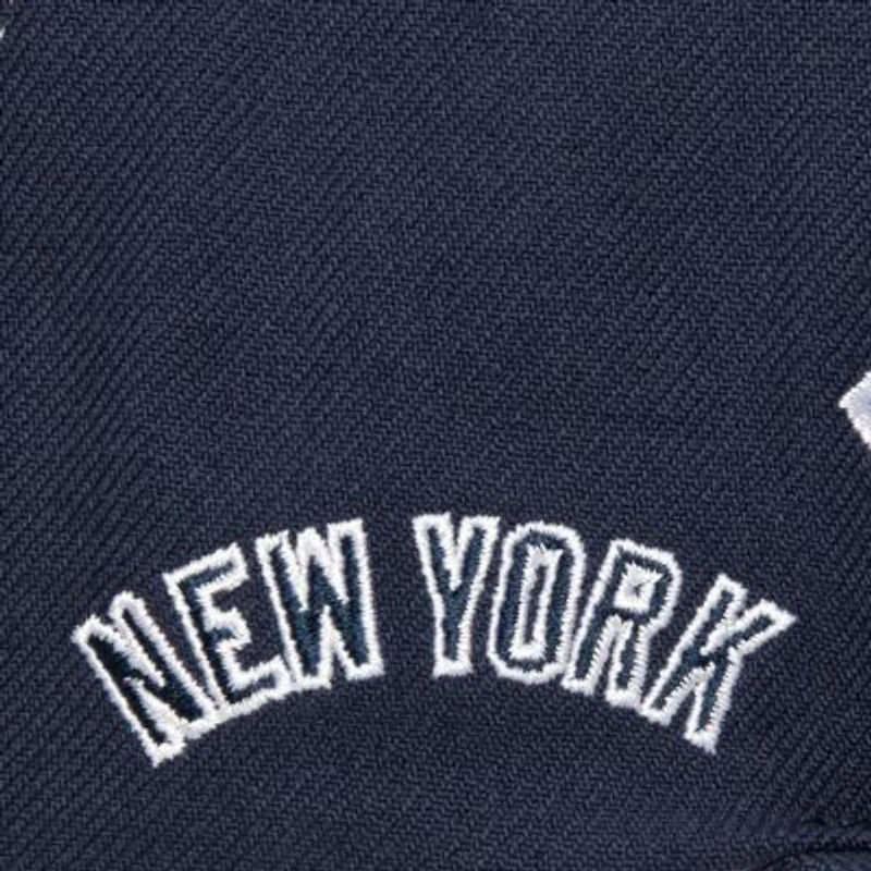 MLB New York Yankees Full Frontal Snapback Hat