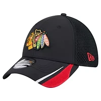 NHL Chicago Blackhawks Linear Featherweight 39THIRTY Flex Hat