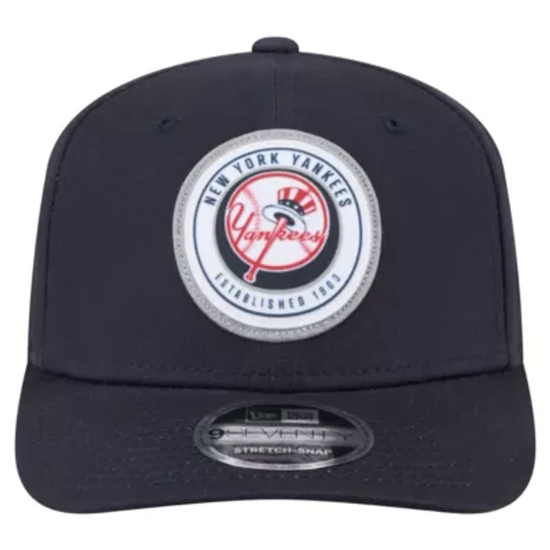 MLB New York Yankees Circle Patch 9SEVENTY Stretch-Snap Hat