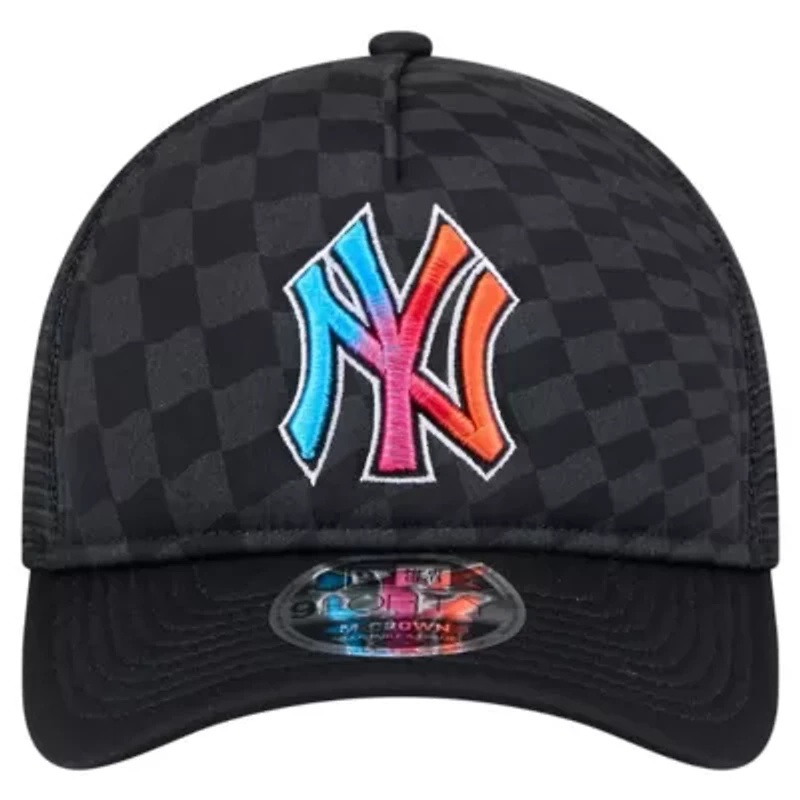 MLB New York Yankees Gradient 9FORTY A-Frame M-Crown Trucker Adjustable Hat