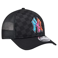 MLB New York Yankees Gradient 9FORTY A-Frame M-Crown Trucker Adjustable Hat