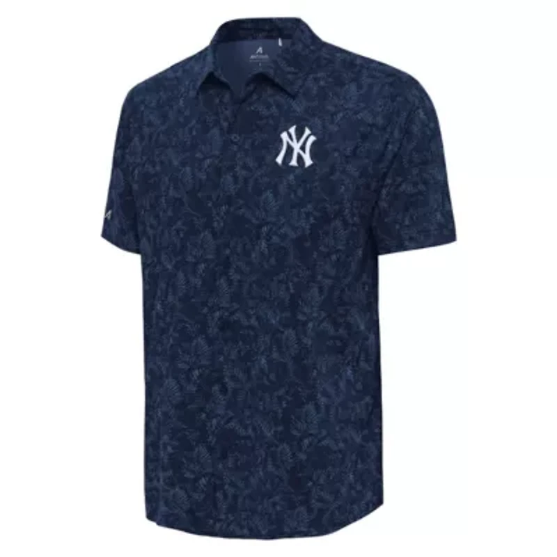 MLB New York Yankees Lush Button-Up Shirt