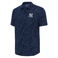 MLB New York Yankees Lush Button-Up Shirt