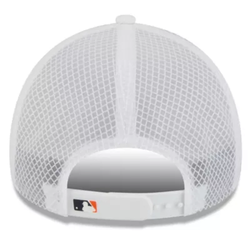 MLB Houston Astros 2026 Batting Practice Apex 9FORTY Adjustable Trucker Hat