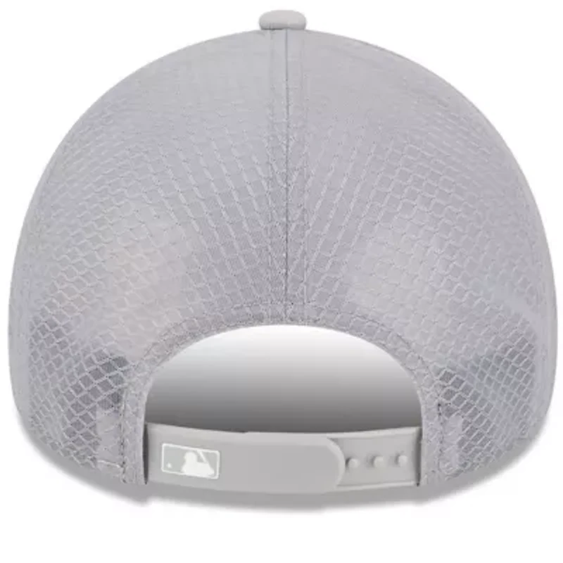 MLB Los Angeles Dodgers 2026 Batting Practice Apex 9FORTY Adjustable Trucker Hat