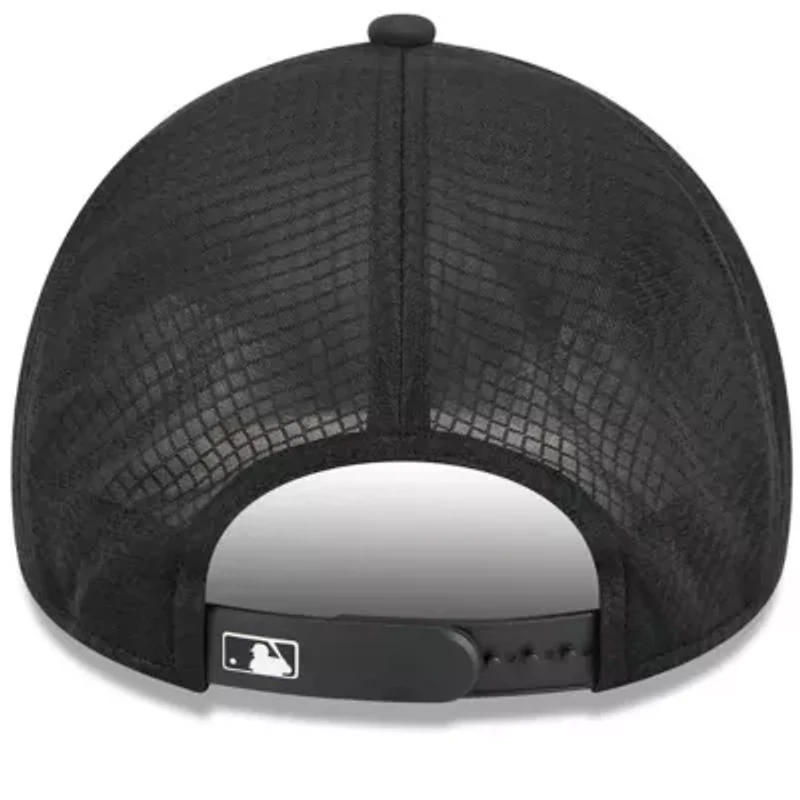 MLB Cincinnati Reds 2026 Batting Practice Apex 9FORTY Adjustable Trucker Hat