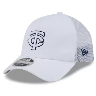 MLB Minnesota Twins 2026 Batting Practice Apex 9FORTY Adjustable Trucker Hat
