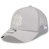 MLB New York Yankees 2026 Batting Practice Apex 9FORTY Adjustable Trucker Hat