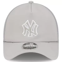 MLB New York Yankees 2026 Batting Practice Apex 9FORTY Adjustable Trucker Hat