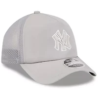 MLB New York Yankees 2026 Batting Practice Apex 9FORTY Adjustable Trucker Hat
