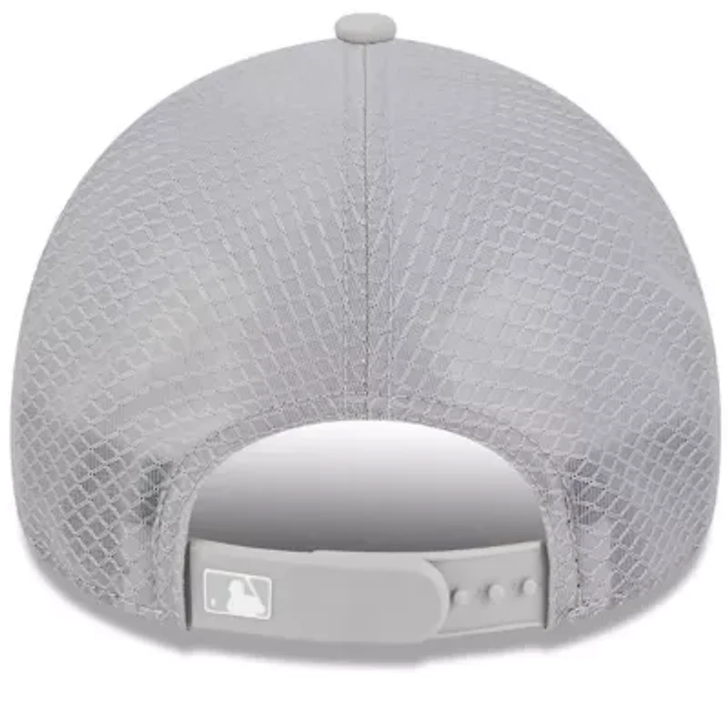 MLB New York Yankees 2026 Batting Practice Apex 9FORTY Adjustable Trucker Hat