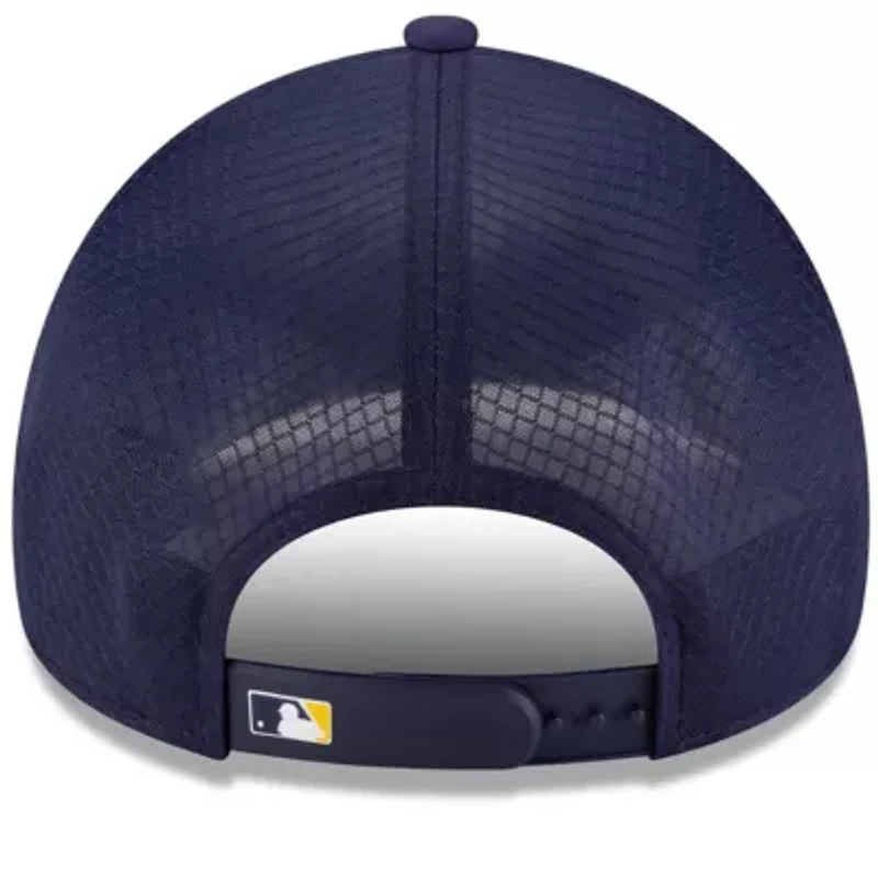 MLB Milwaukee Brewers 2026 Batting Practice Apex 9FORTY Adjustable Trucker Hat