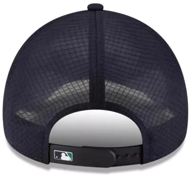 MLB Seattle Mariners 2026 Batting Practice Apex 9FORTY Adjustable Trucker Hat