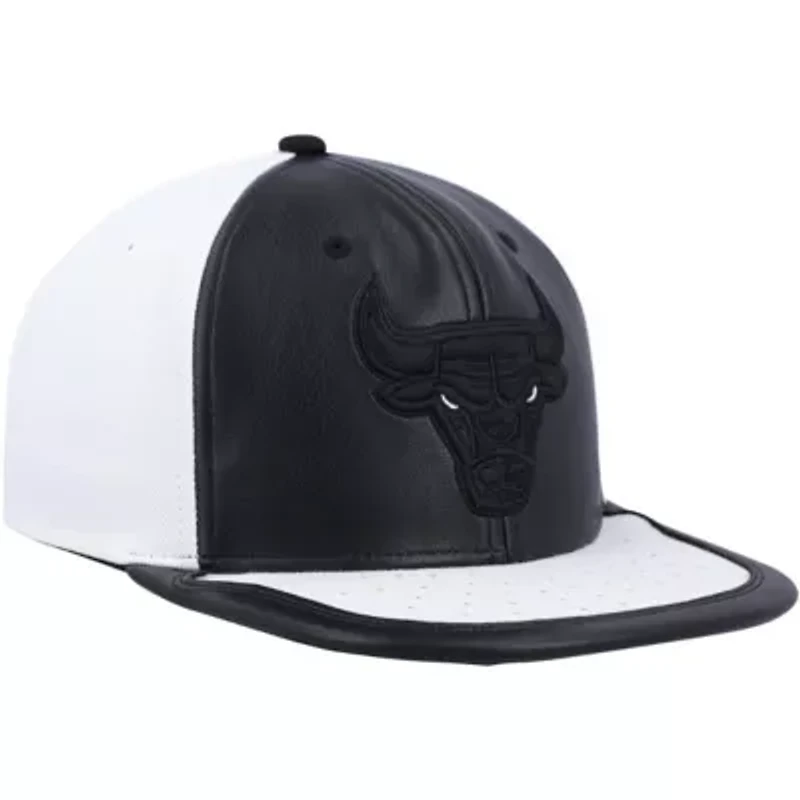 NBA Black/White Chicago Bulls NBA Day One Snapback Hat