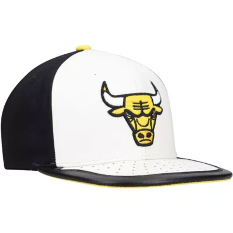 NBA White/ Chicago Bulls Day One Snapback Hat