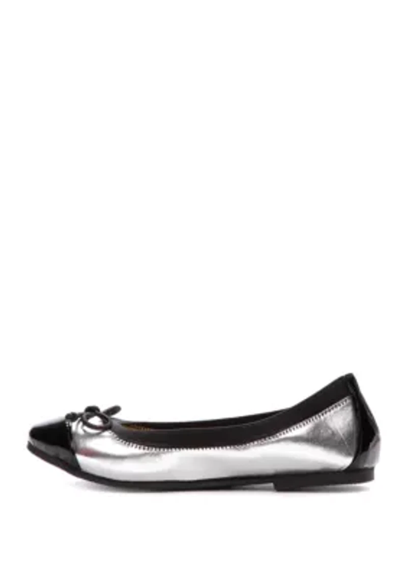 Youth Girls Cap Toe Flats