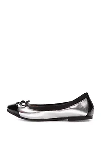 Youth Girls Cap Toe Flats